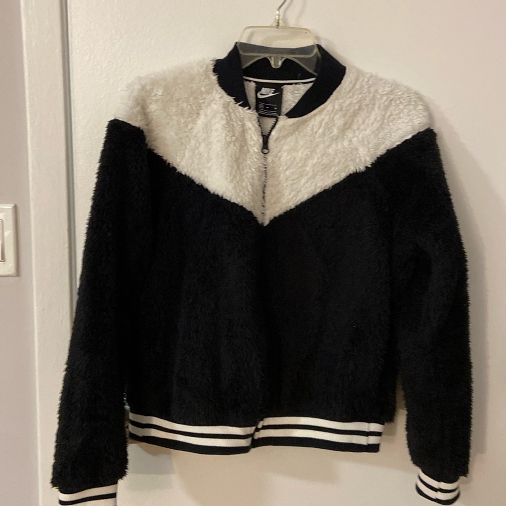 Nike women’s jacket size M